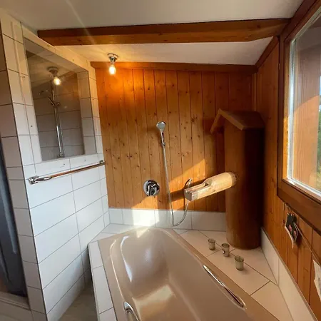 - In Der Hohen Eich Dg 公寓 *